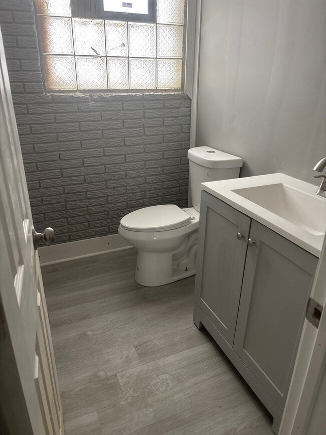 Building Photo - 1453 Diplomat Ln