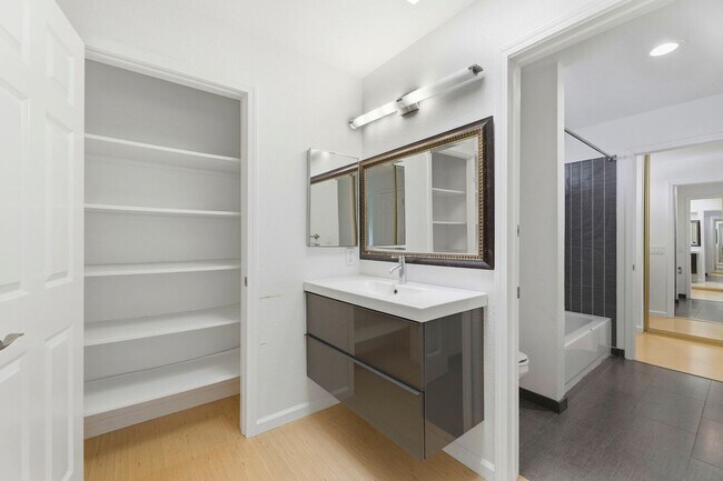 Building Photo - 2071 Holly Branch Ct