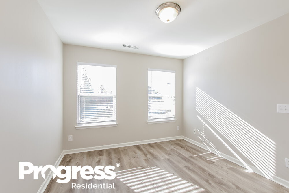 Building Photo - 740 Willow Creek Dr