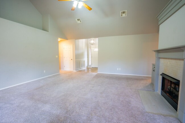 Building Photo - 4 Bed | 2 Bath | Owasso