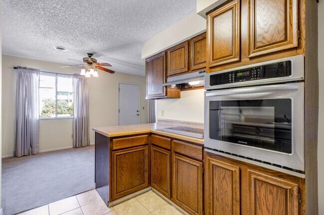 Building Photo - 6520 Delmonico Dr