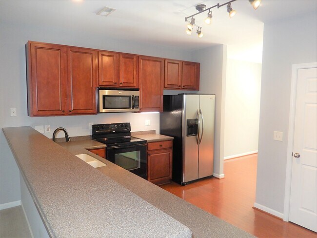 Building Photo - 210 Tallula Ln