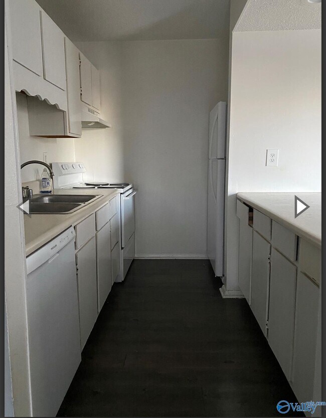 Building Photo - 3621 N Crestview Dr NW
