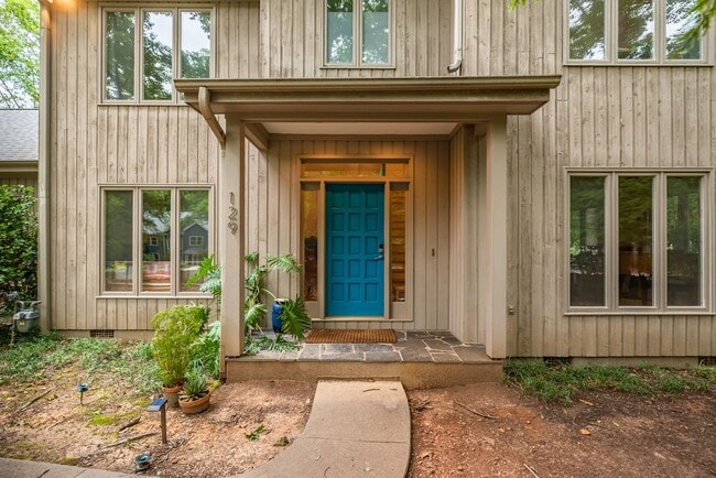 Building Photo - Gorgeous Home in Ironwoods Neighborhood Chapel Hill