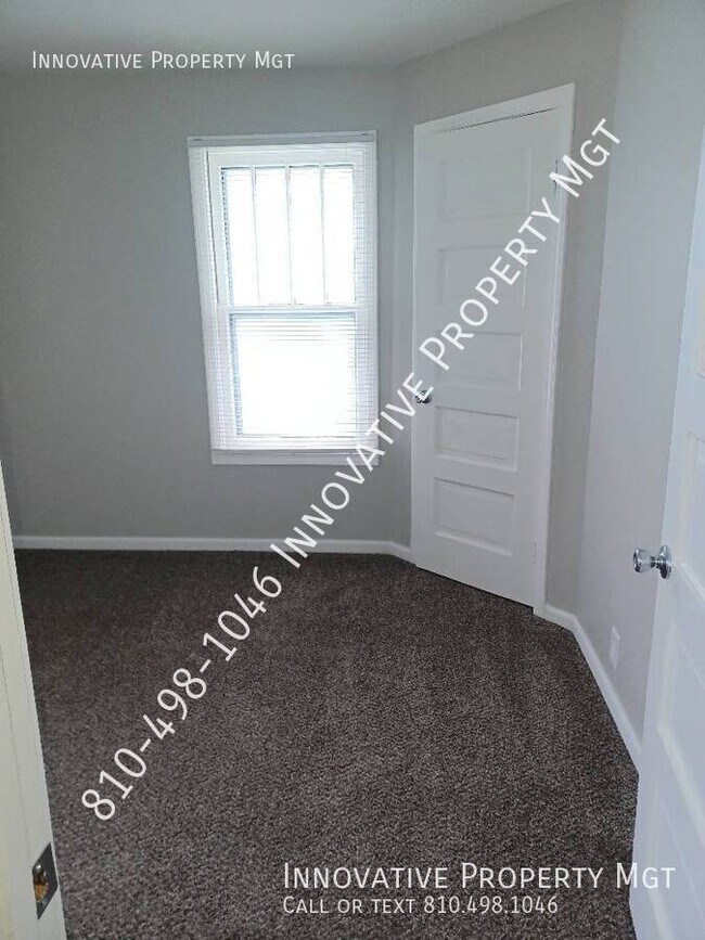 Building Photo - 842 E 9th St