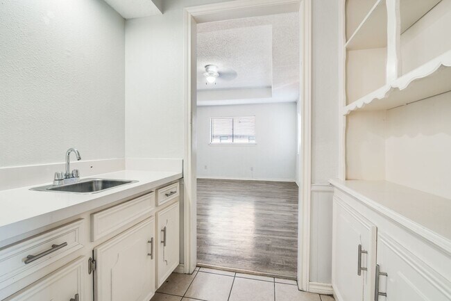 Building Photo - Beautiful 3-Bed, 2.5-Bath Home in Garland – Spacious Layout & Fantastic Amenities!