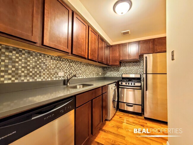 Building Photo - 555 W Arlington Pl