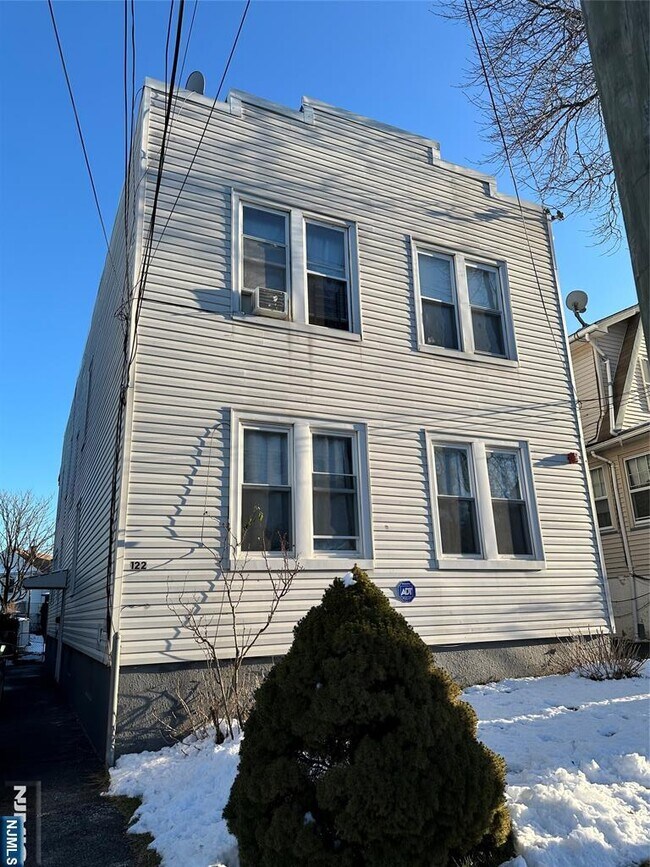 Building Photo - 122-124-124 Buffalo Ave