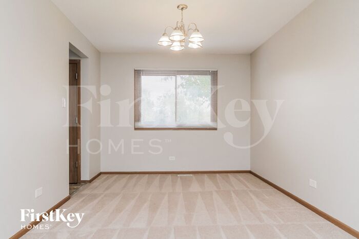 Building Photo - 753 Willow Rd