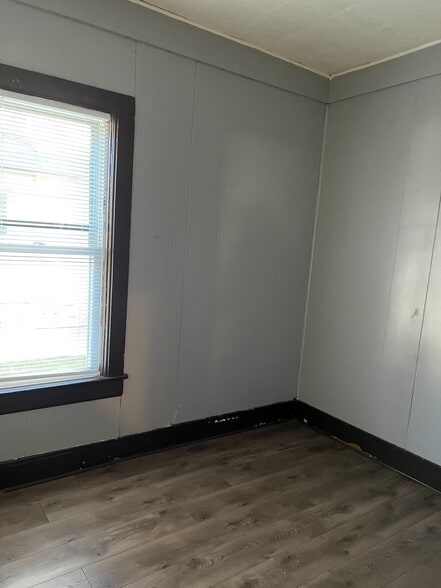 Building Photo - 1527 Wood St