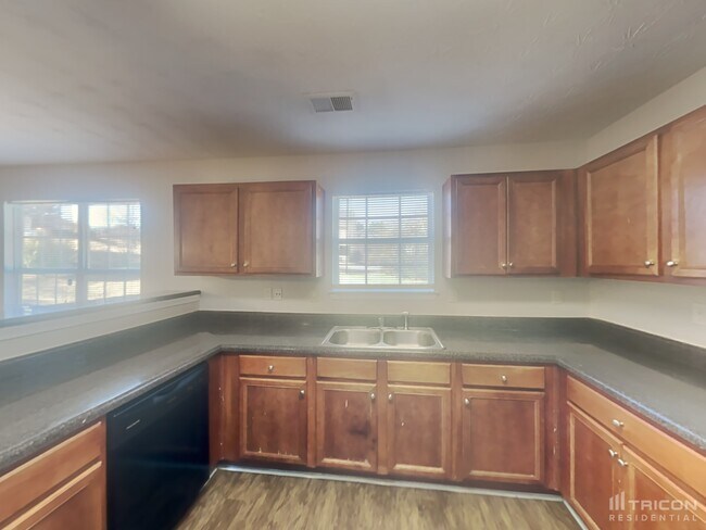 Building Photo - 3755 Renfroe Ave