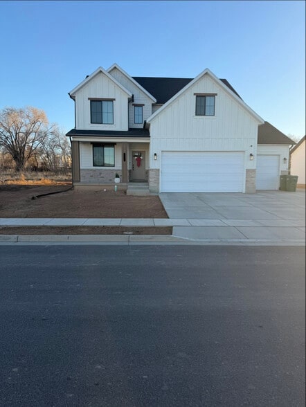 Building Photo - 204 N Rick Way