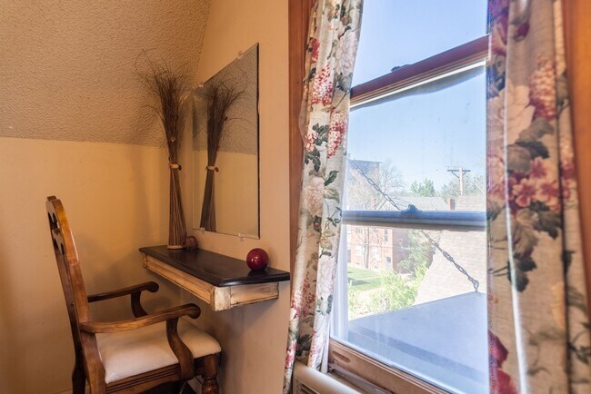 Building Photo - 205 Logan St