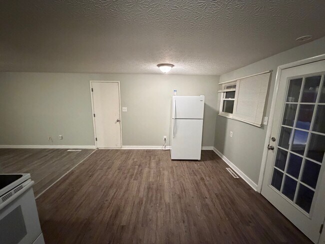 Building Photo - 1609 Marvin Dr