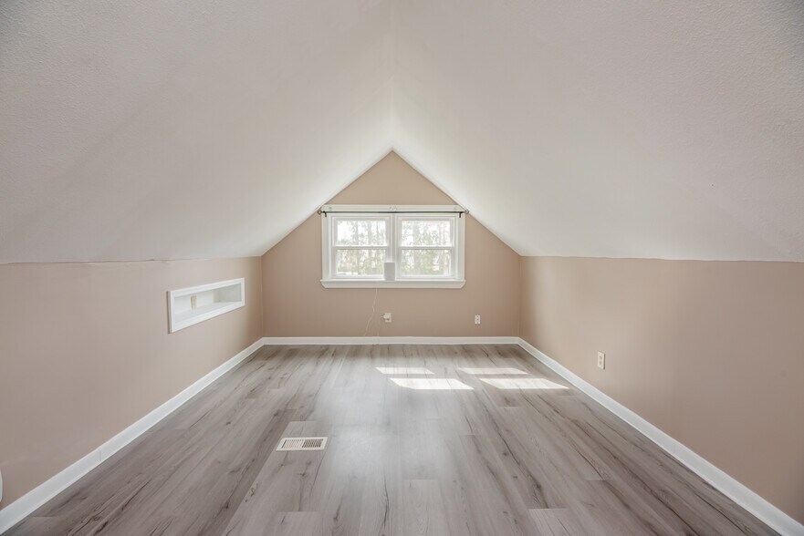 Building Photo - 133 River Meadow Dr