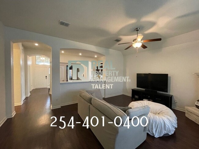 Building Photo - 3225 Gilchrist Dr