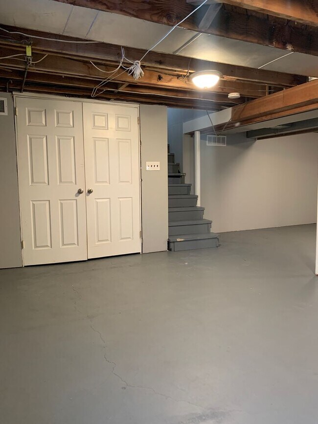 Building Photo - Your Next Home Awaits: 4BR/2BA in Desirable Prairie Village Location!