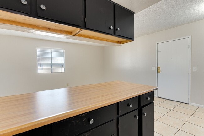 Building Photo - Charming & Cozy 2-Bedroom Upstairs Apartment – Bright, Comfortable & Full of Character!