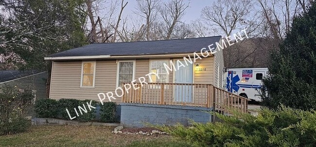 Building Photo - 2310 N Chamberlain Ave