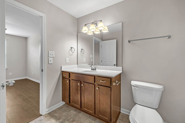 Building Photo - Middle Tennessee Blvd Townhome