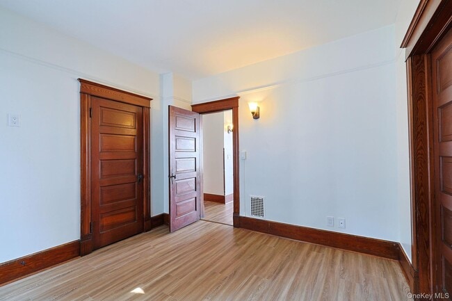 Building Photo - 34 Lagrange Ave