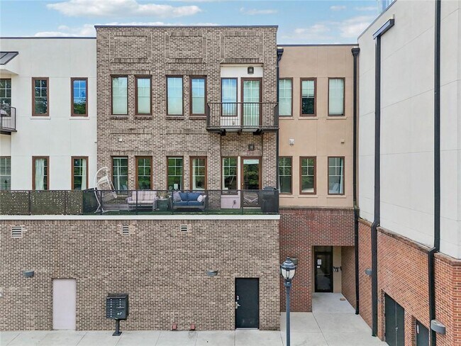 Building Photo - 1430 Dresden Dr NE