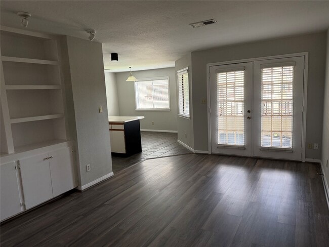 Building Photo - 6107 Snug Harbor Blvd