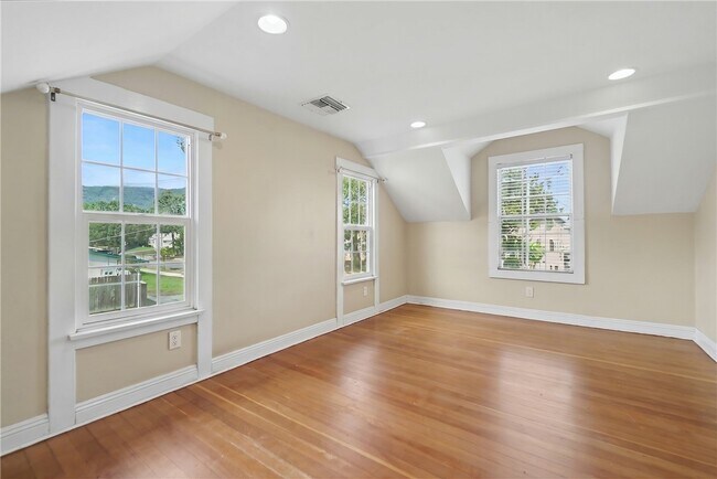 Building Photo - 173 S Meridith Ave