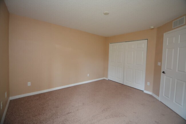 Building Photo - 27 Porcupine Dr