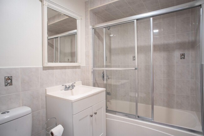 Building Photo - 428 69th St