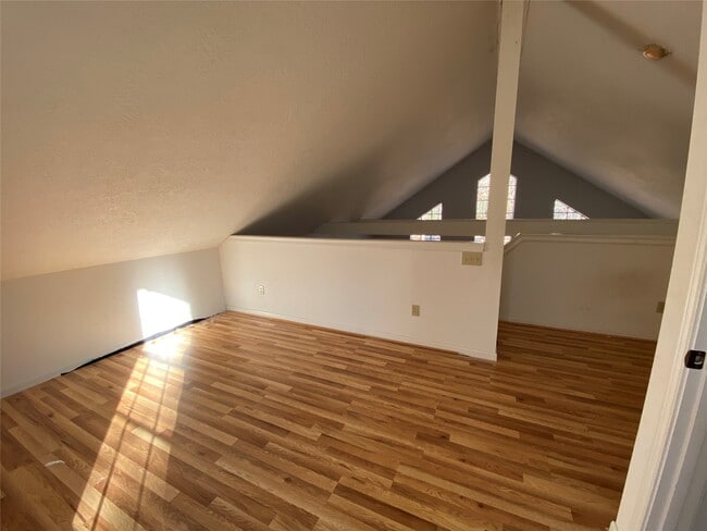 Building Photo - 24501 Pine Oaks Ct