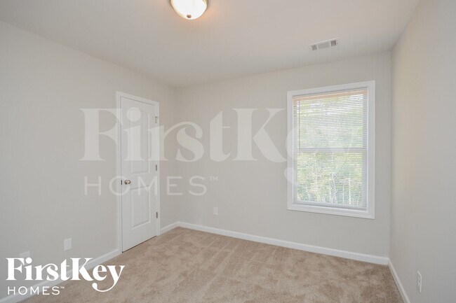 Building Photo - 145 Ascott Trace