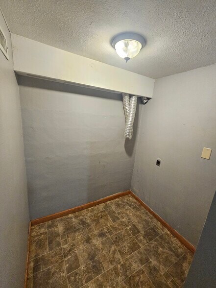 Building Photo - 1725 S Forest Dr