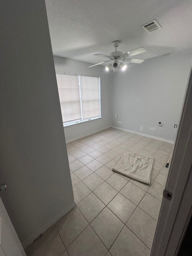Building Photo - 1145 Merrie Way