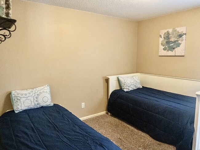 Double Twin Bedroom - 86280 Augustus Ave