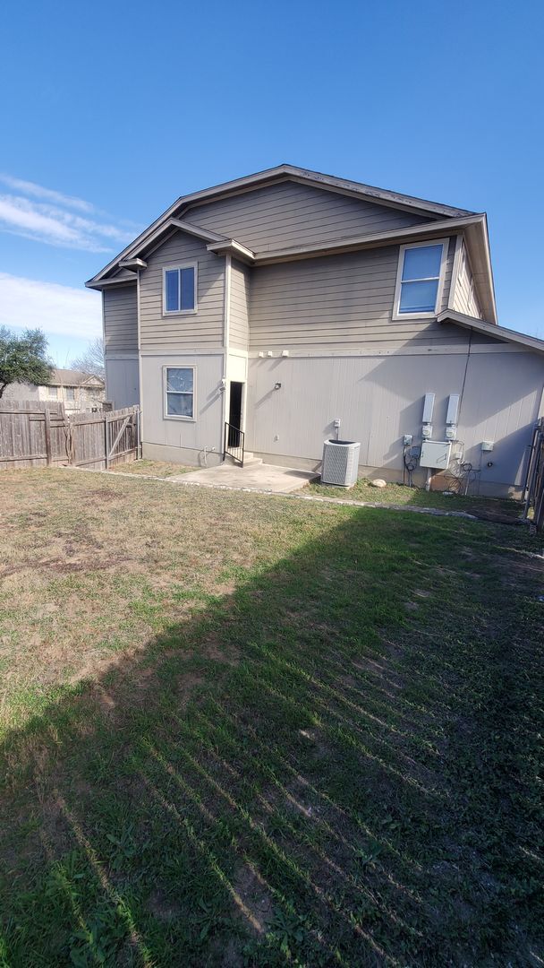 Building Photo - 14001 Cambourne Dr