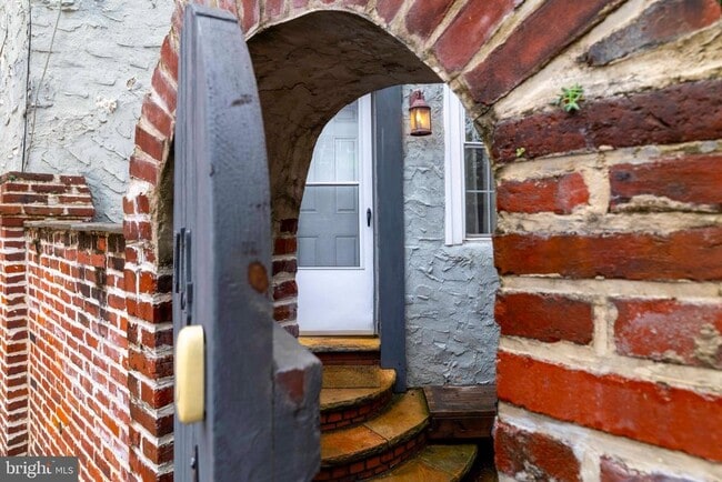 Building Photo - 2700-14 South St