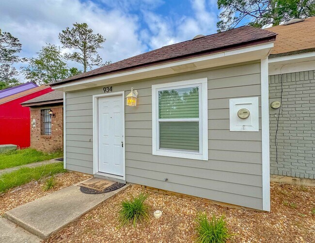 Building Photo - 934 S Lipona Rd
