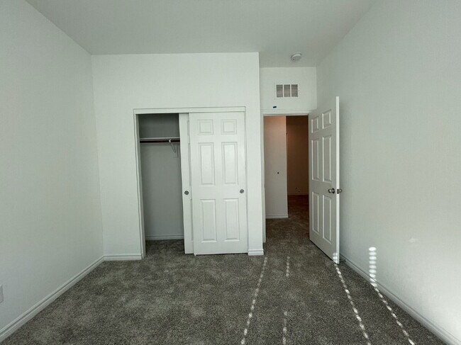 Building Photo - GATED 3 BED 2.5 BATH 2 CAR GARAGE + LOFT IN NORTH LAS VEGAS