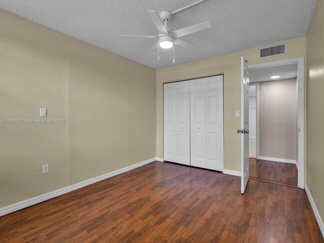 Building Photo - 1000 St Charles Pl