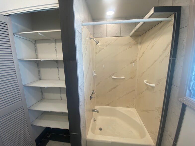 Bedroom bath shower and closet - 3716 Claudine St