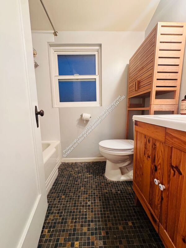 Building Photo - 7850 Crest Ave