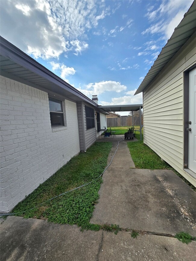Building Photo - 1411 Dorsetshire Dr