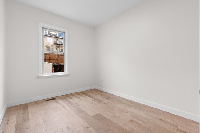 Building Photo - 3 Edison Pl