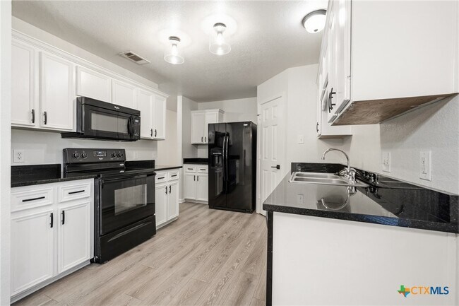 Building Photo - 5304 Oster Dr