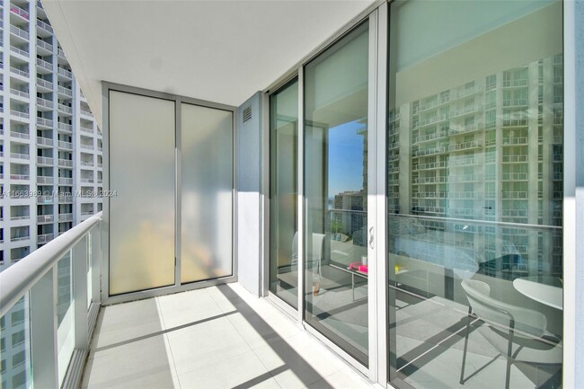 Building Photo - 1300 Brickell Bay Dr