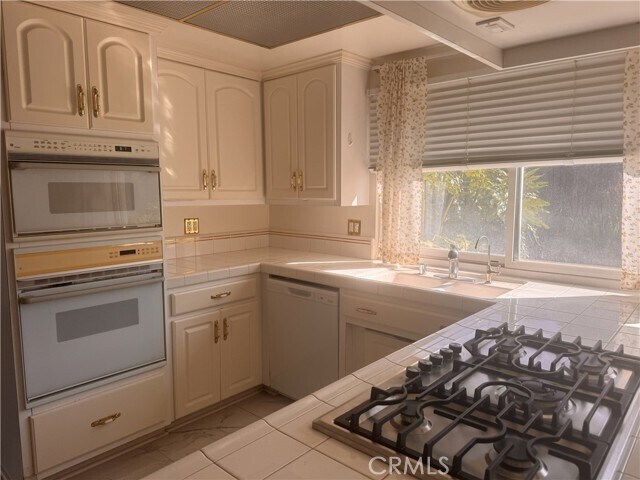 Building Photo - 202 S Barbara Way