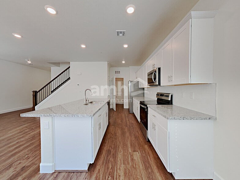 Building Photo - 331 Cape Seville Pl