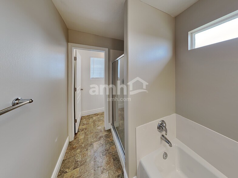 Building Photo - 1460 Heather Ln