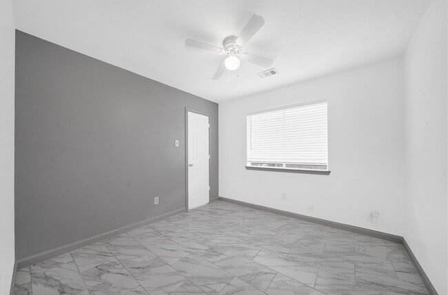 Building Photo - 3515 Walden Dr